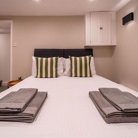 Elegant 3 Bedroom Home In The Centre Of كيلتنهام المظهر الخارجي الصورة