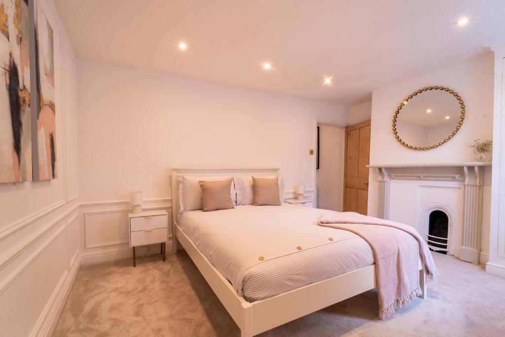 Elegant 3 Bedroom Home In The Centre Of كيلتنهام المظهر الخارجي الصورة
