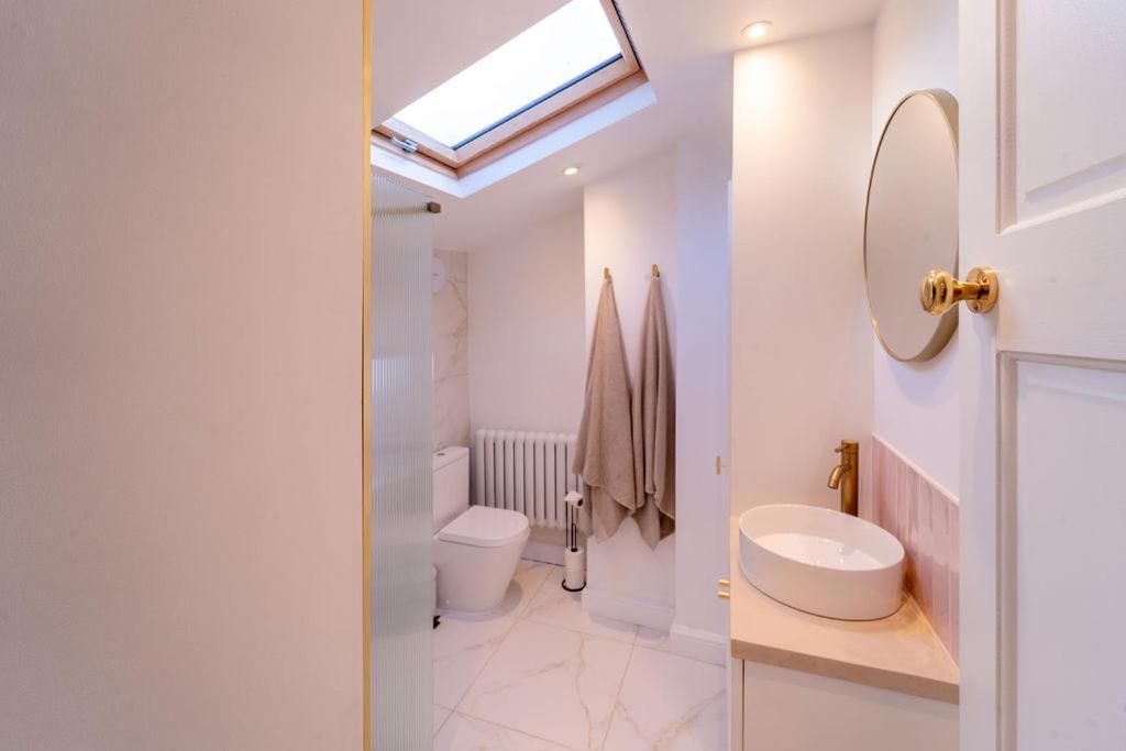 Elegant 3 Bedroom Home In The Centre Of كيلتنهام المظهر الخارجي الصورة