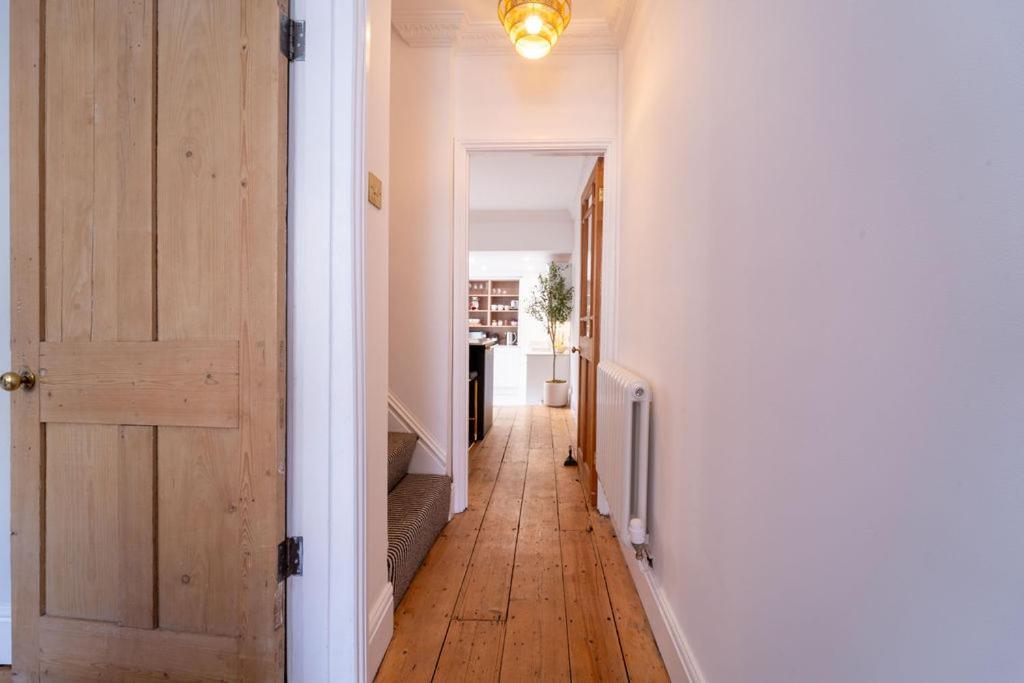 Elegant 3 Bedroom Home In The Centre Of كيلتنهام المظهر الخارجي الصورة