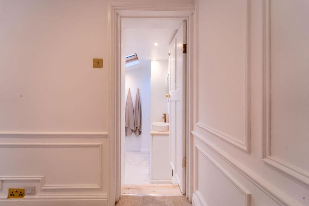 Elegant 3 Bedroom Home In The Centre Of كيلتنهام المظهر الخارجي الصورة